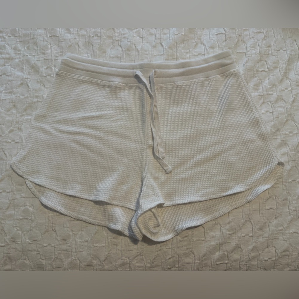 Aritzia TNA White Waffle Shorts